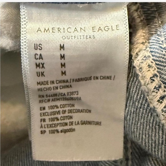 Women’s American Eagle Distressed Denim Overalls. Medium - Picture 5 of 5